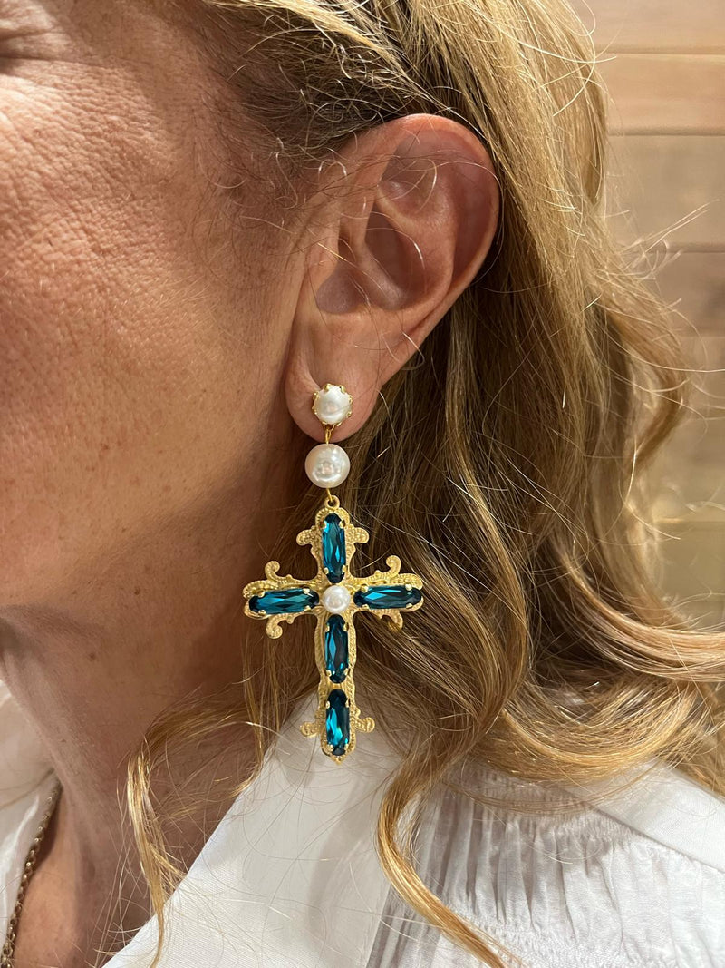 Orecchini pendenti con croce barocca strass e perle