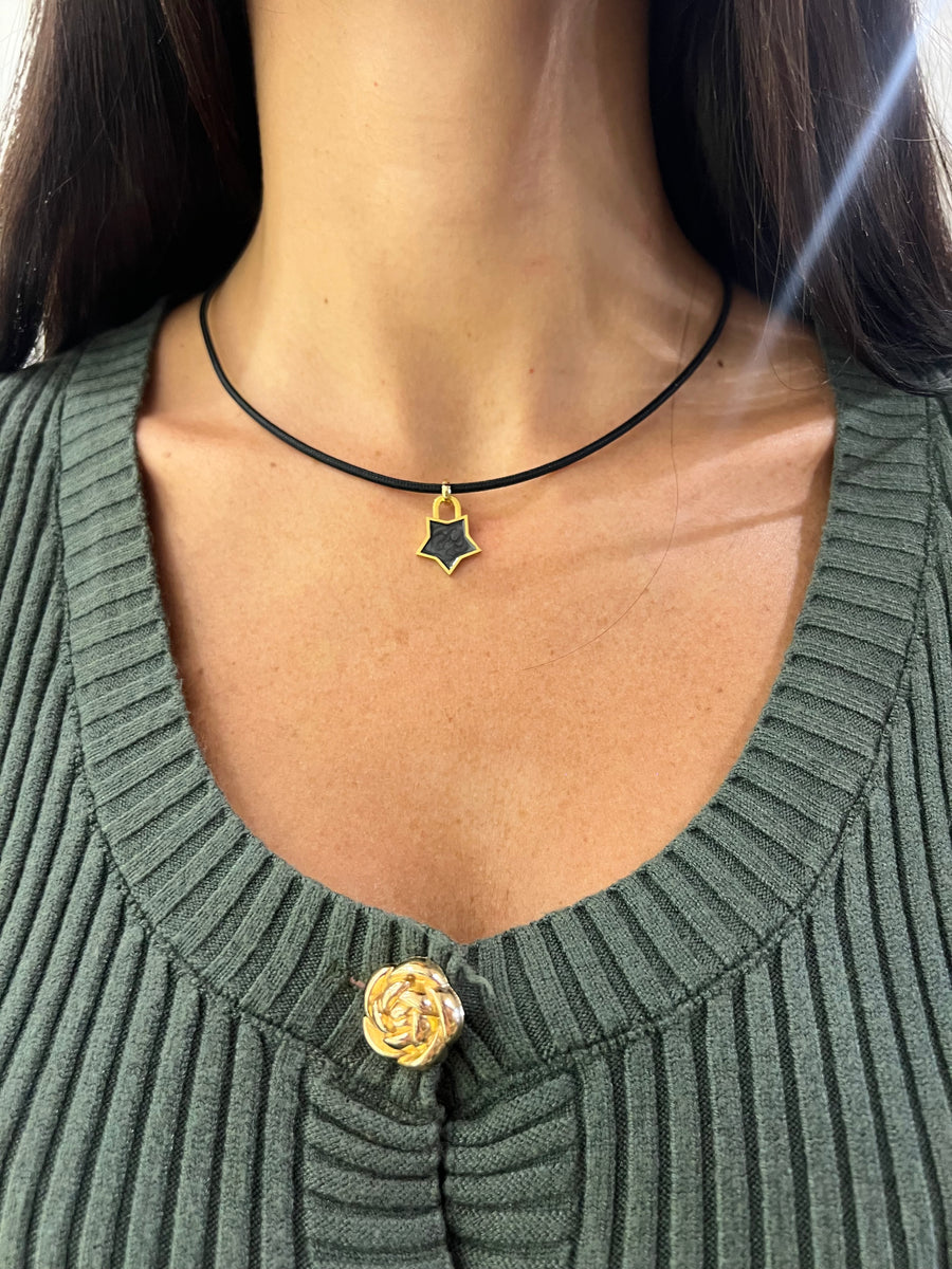 Collana laccio calamita con charm