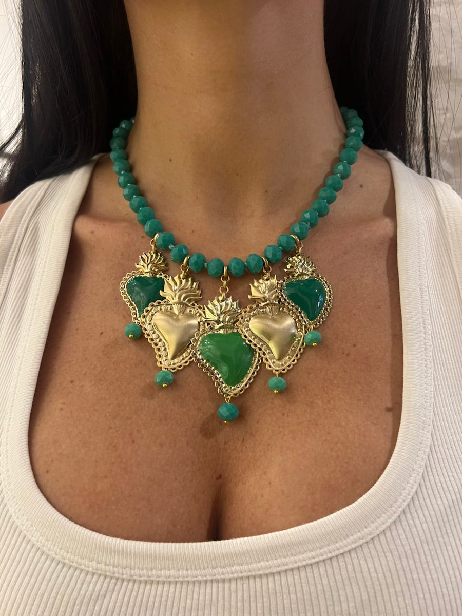 Collana con pietre verdi con Cuori Sacri