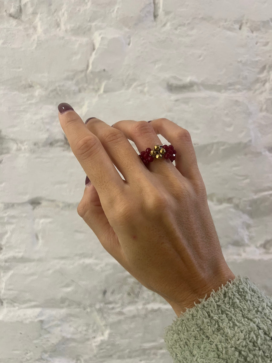 Anello intrecciato con cristalli