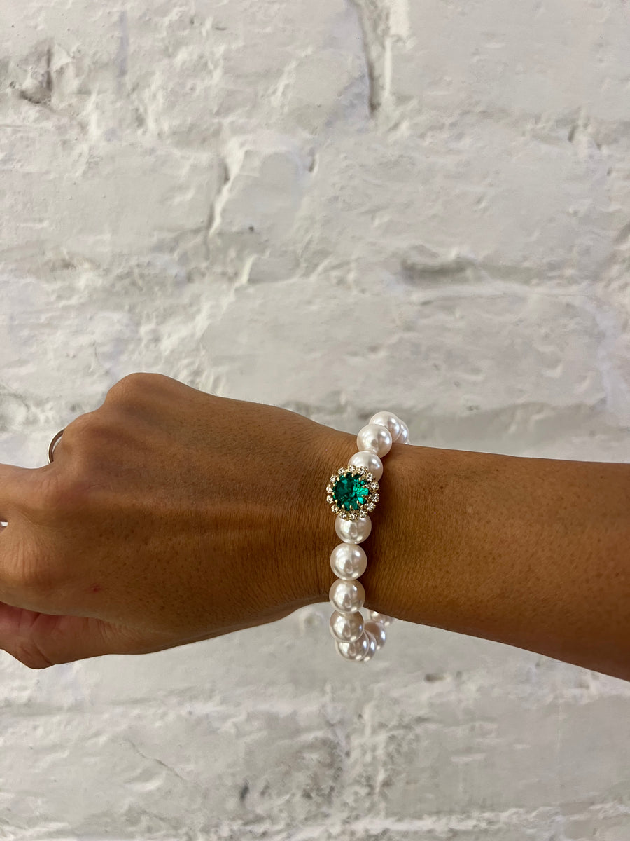 Bracciale con perle e bottone strass