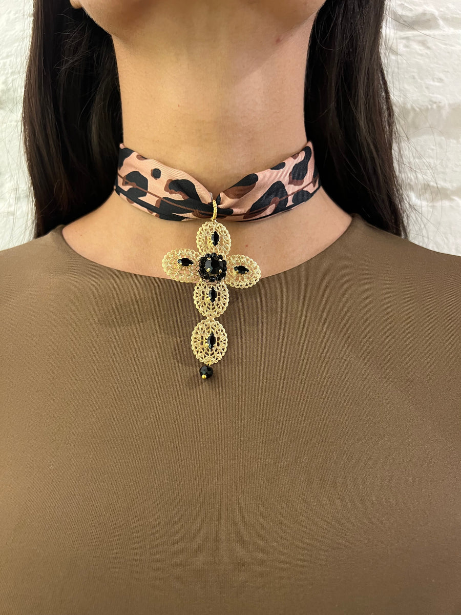 Collana foulard fantasia croce filigrana