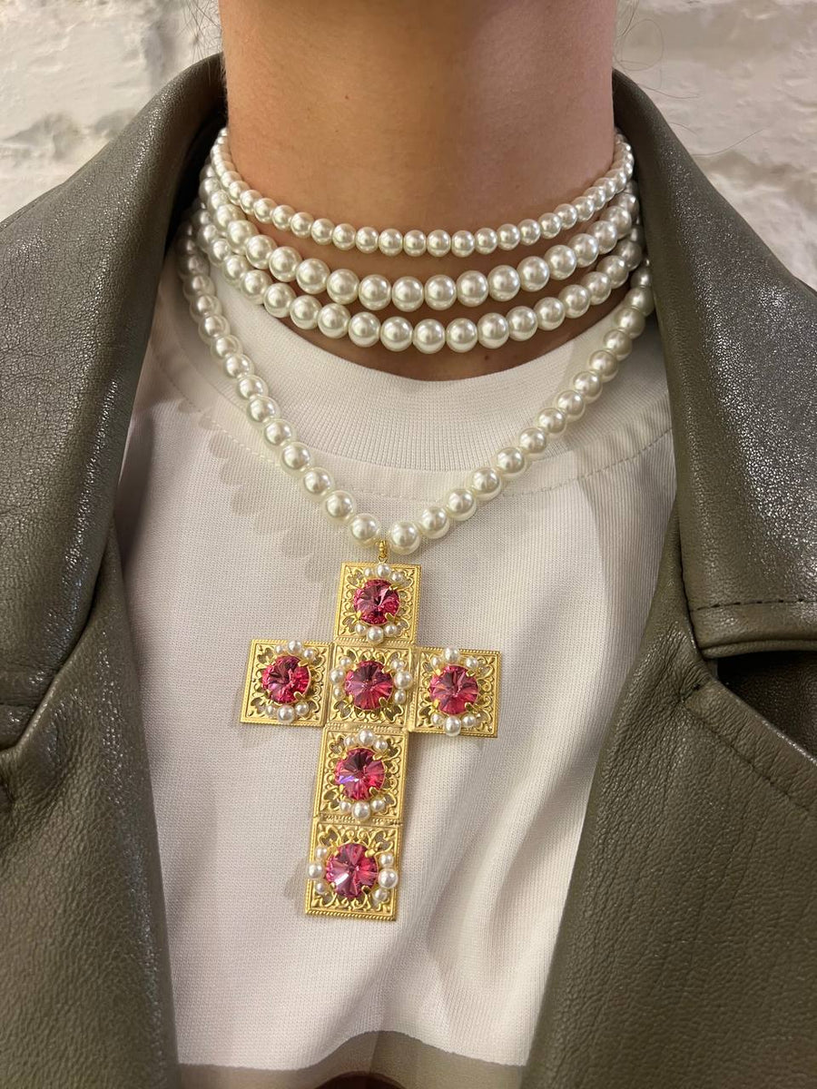 Collana girocollo perle e croce squadrata