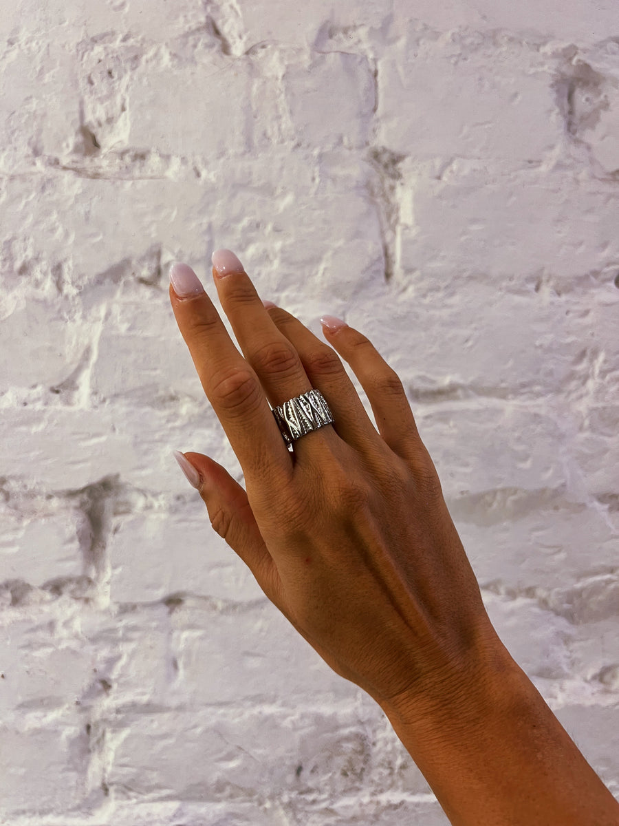 Anello Fascia striato argentato