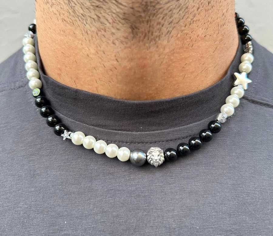 Collier de perles noires et blanches