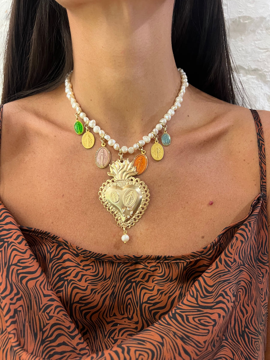 Collana Cuore Sacro con Madonnine smaltate e perle