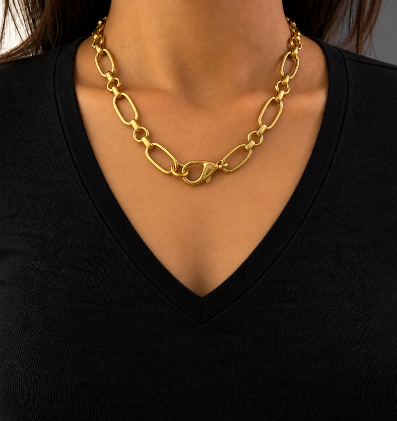 Collana con catena a maglie geometriche