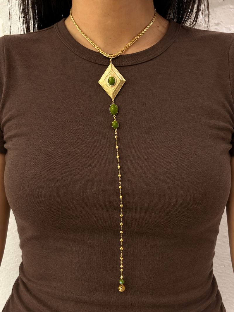 Collana Lunga con Pendente Geometrico e Cabochon