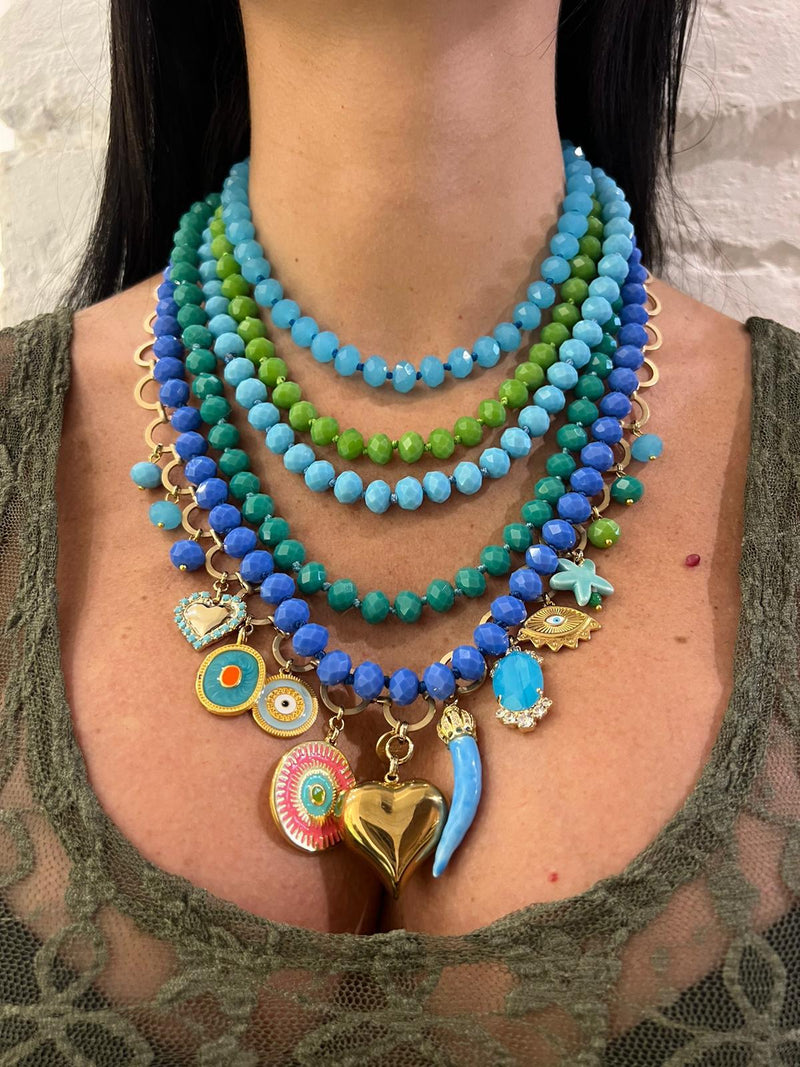 collana multifili azzurra  con charms portafortuna