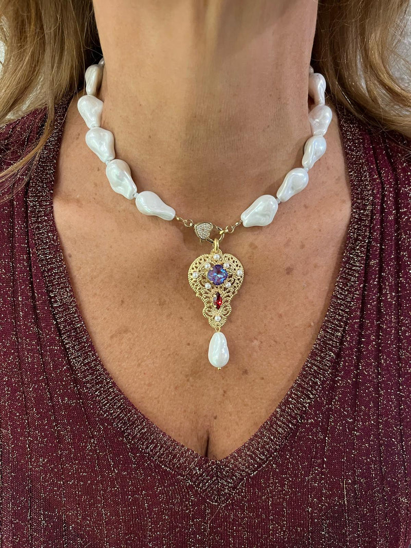 Collana con perle barocche e pendente filigranato