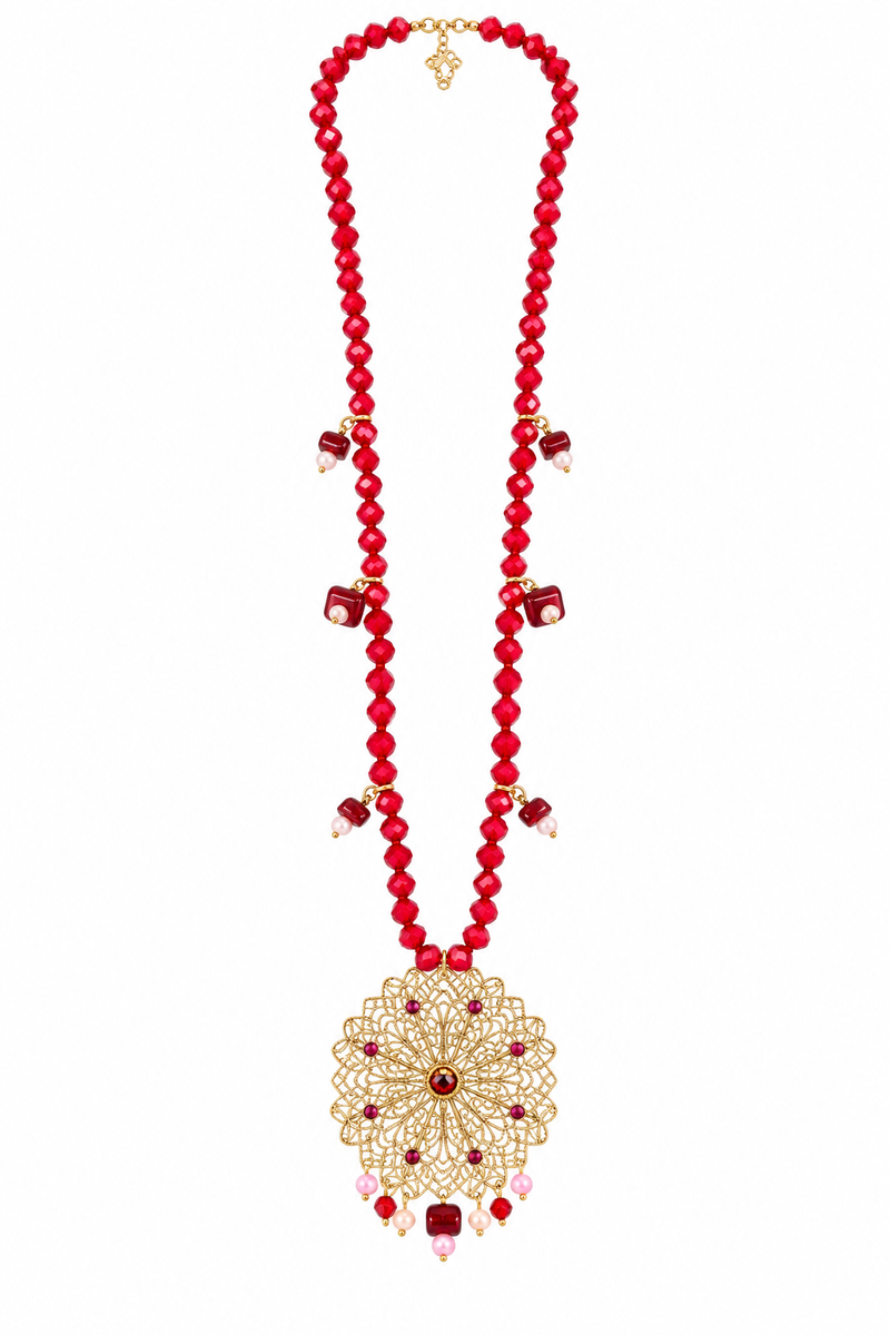 Collana lunga con cristalli colorate e medaglione