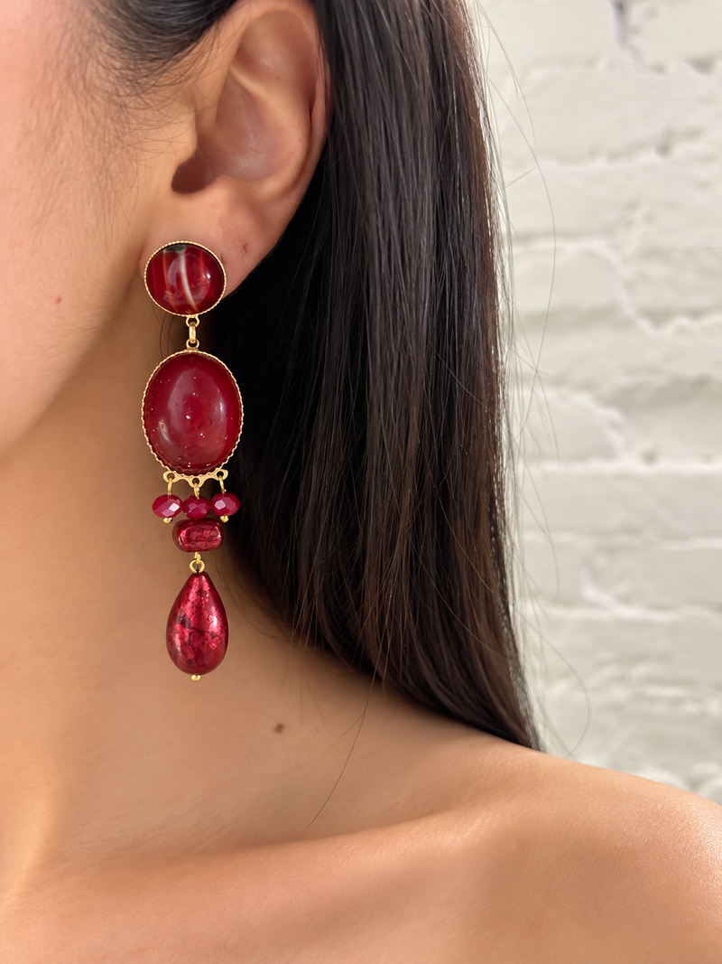 orecchini pendenti bordeaux con cabochon