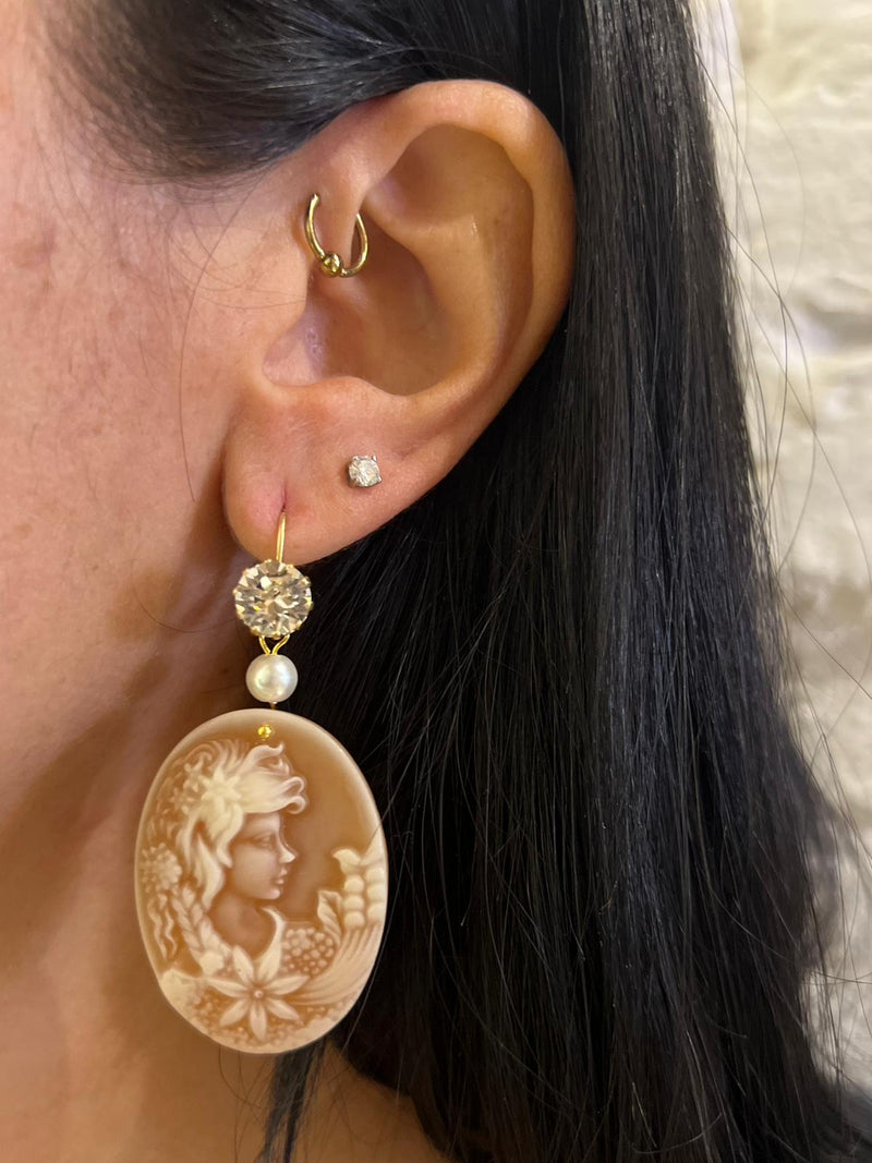 Orecchini cammeo con monachina  strass